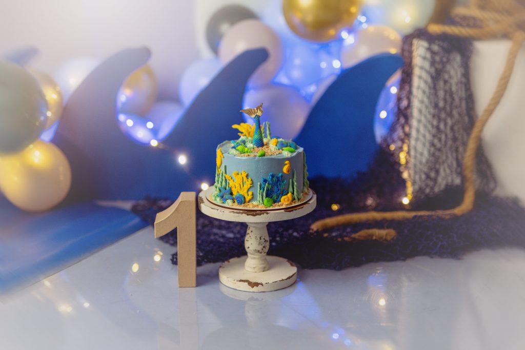 Escenario de globos para sesión smash cake en Zaragoza